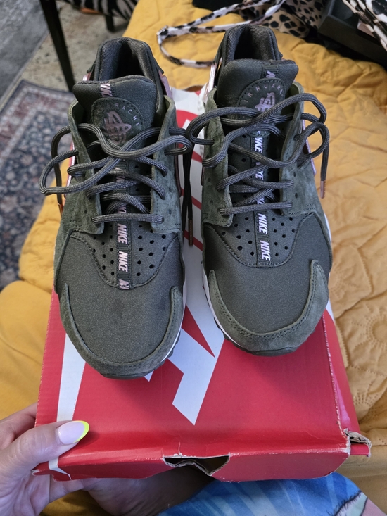 Nike Shoes - Nike Air Huarache Olive Green Sneakers